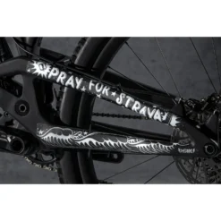 DYEDBRO Beschermfolie Voor Het Frame - Pray For Straya - White Matte -Kind Shock Verkoop dyedbro frame protection kit pray for straya white matte 7 1493831