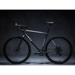 DYEDBRO Stay Free Gravel Beschermfolie Voor Het Frame - Color Matte -Kind Shock Verkoop dyedbro stay free gravel frame protection kit color matte 2 1494370