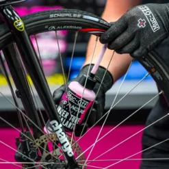 Muc-Off No Puncture Hassle Afdichtmiddel Voor Binnenband - 300ml -Kind Shock Verkoop muc off no puncture hassle inner tube sealant 300ml 7 850149