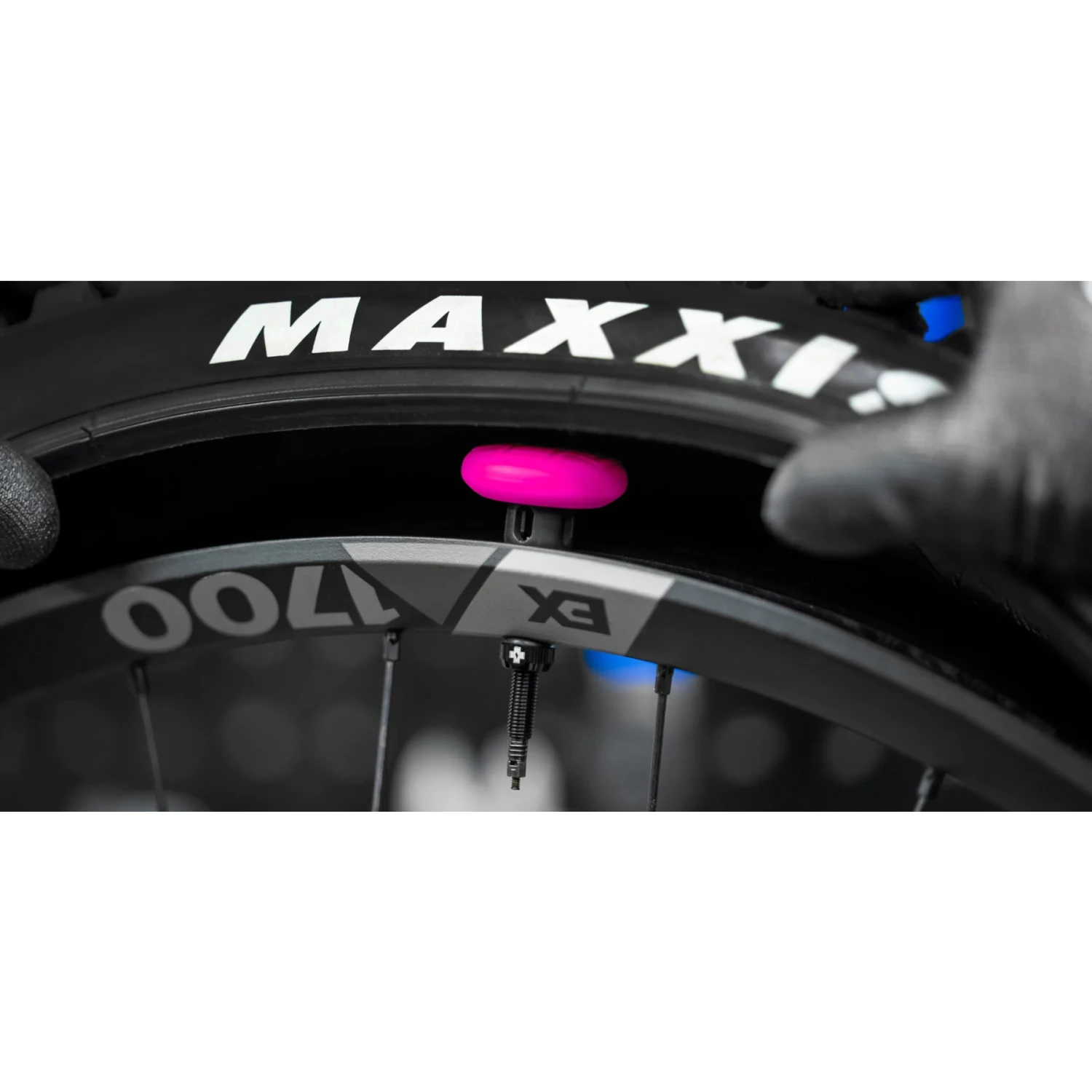 Muc-Off Tubeless Tag Beugel - Zwart/roze 8 Muc-Off Tubeless Tag Beugel - Zwart/roze - Afbeelding 8