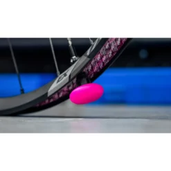Muc-Off Tubeless Tag Beugel - Zwart/roze 13 Muc-Off Tubeless Tag Beugel - Zwart/roze -Kind Shock Verkoop muc off tubeless tag holder 44mm valve kit black pink 8 1490075